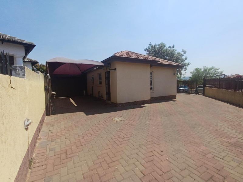 2 Bedroom Property for Sale in Kirkney Gauteng