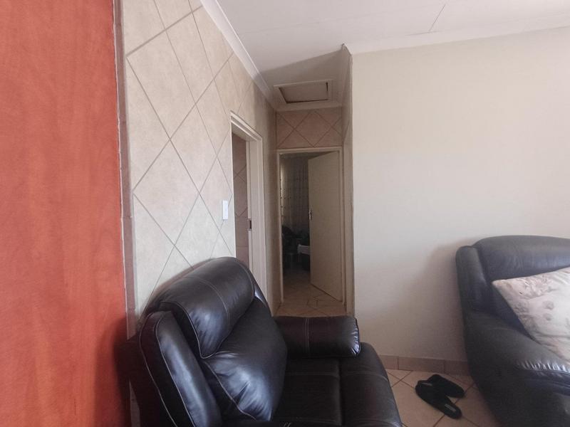 2 Bedroom Property for Sale in Kirkney Gauteng