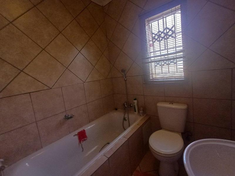 2 Bedroom Property for Sale in Kirkney Gauteng