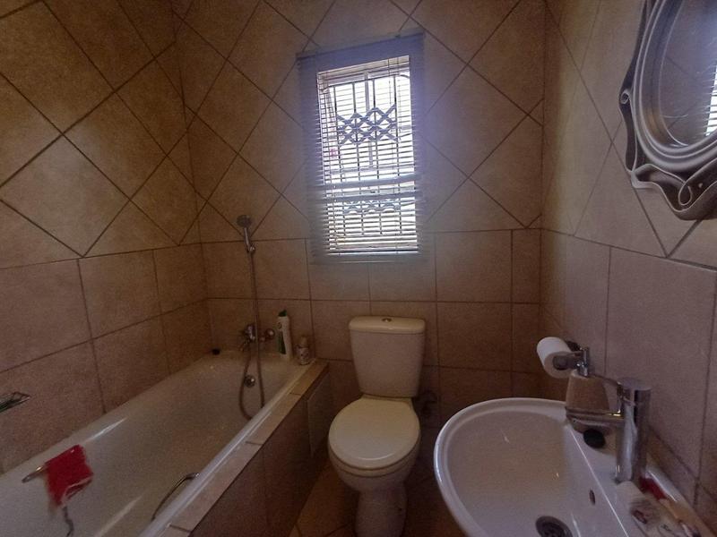 2 Bedroom Property for Sale in Kirkney Gauteng