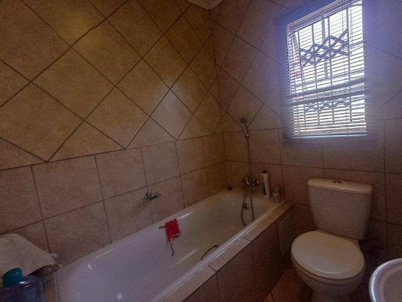 2 Bedroom Property for Sale in Kirkney Gauteng
