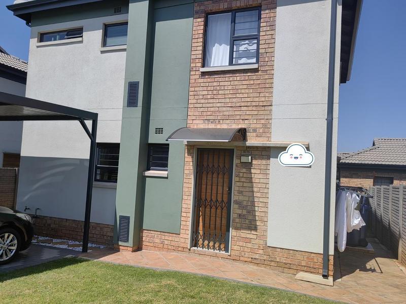 4 Bedroom Property for Sale in Lotus Gardens Gauteng