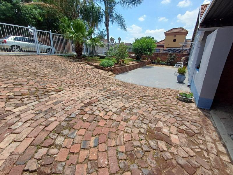 3 Bedroom Property for Sale in Lotus Gardens Gauteng