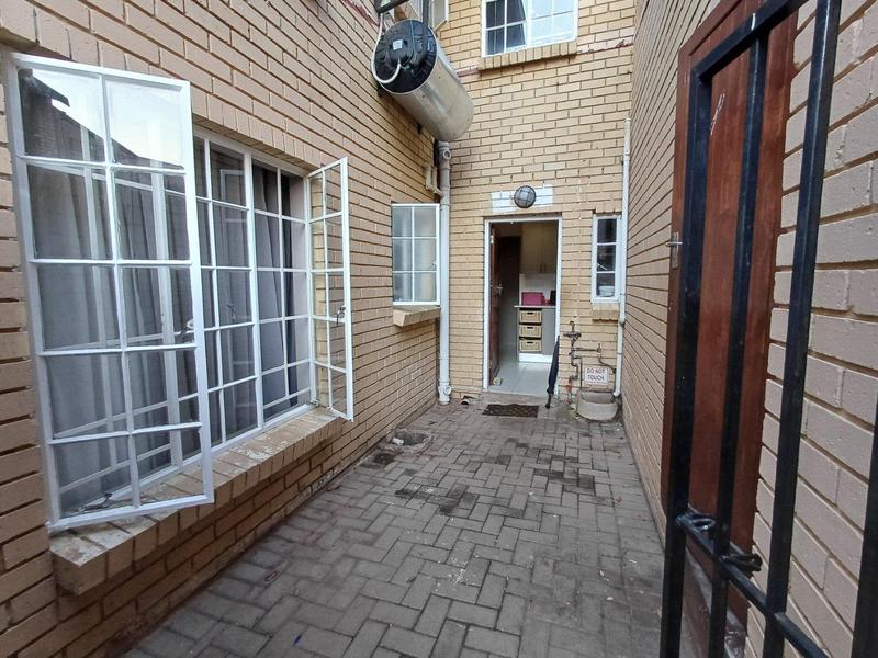 2 Bedroom Property for Sale in Wapadrand Gauteng