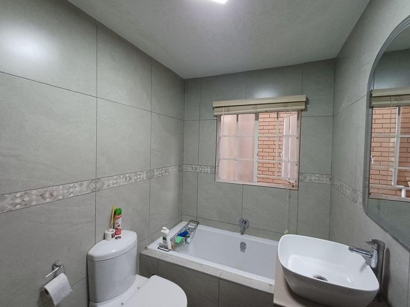 2 Bedroom Property for Sale in Wapadrand Gauteng
