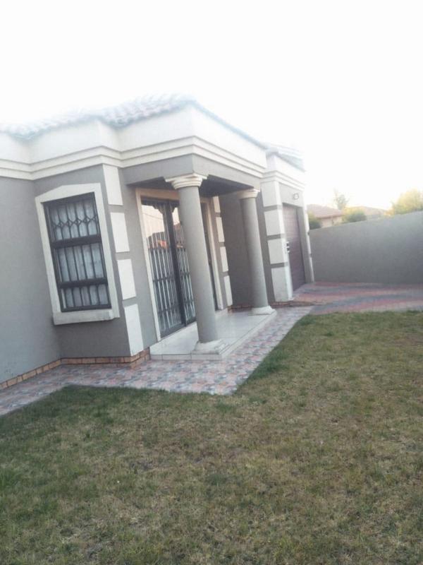 3 Bedroom Property for Sale in Roodekop Gauteng