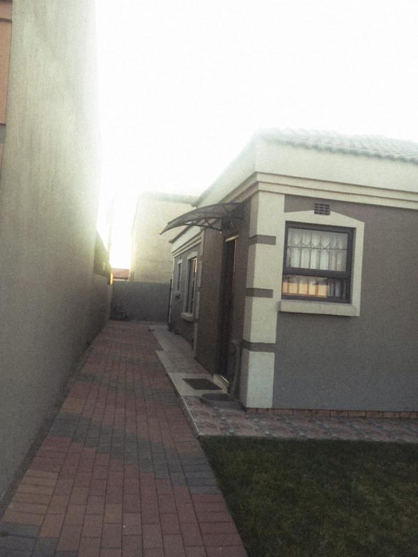 3 Bedroom Property for Sale in Roodekop Gauteng