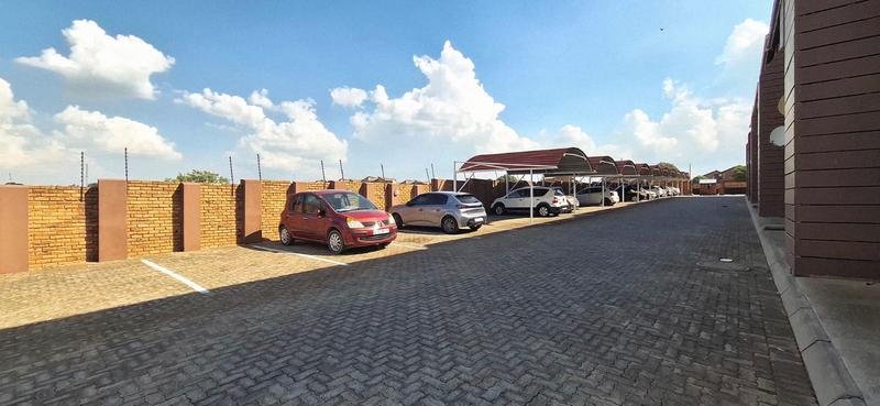 1 Bedroom Property for Sale in Honeypark Gauteng