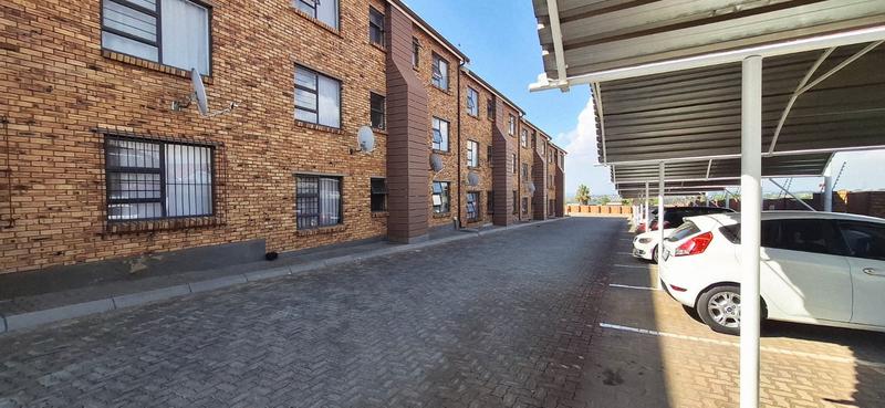 1 Bedroom Property for Sale in Honeypark Gauteng