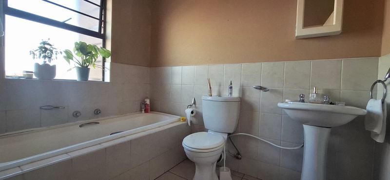 1 Bedroom Property for Sale in Honeypark Gauteng