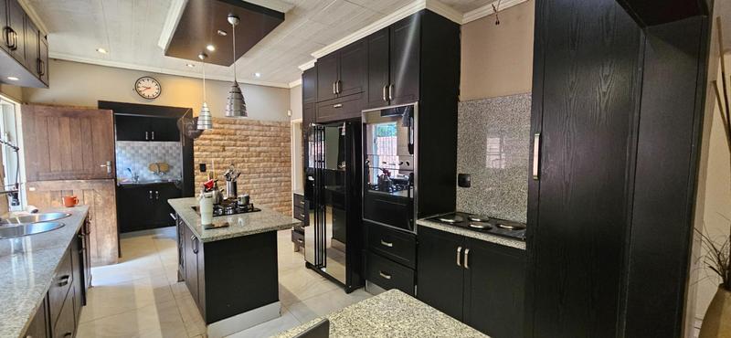 4 Bedroom Property for Sale in Theresa Park Gauteng