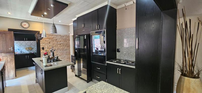 4 Bedroom Property for Sale in Theresa Park Gauteng