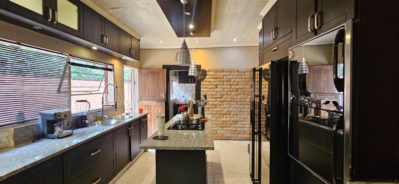 4 Bedroom Property for Sale in Theresa Park Gauteng