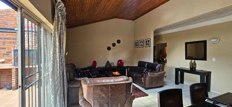 4 Bedroom Property for Sale in Theresa Park Gauteng