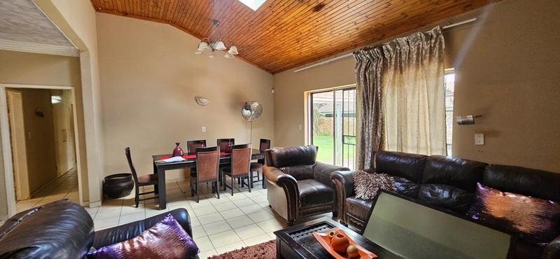 4 Bedroom Property for Sale in Theresa Park Gauteng