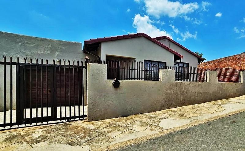 4 Bedroom Property for Sale in Atteridgeville Gauteng