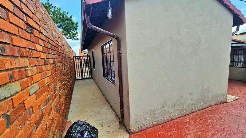 4 Bedroom Property for Sale in Atteridgeville Gauteng