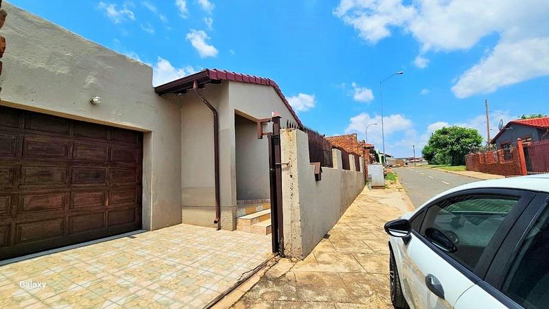 4 Bedroom Property for Sale in Atteridgeville Gauteng
