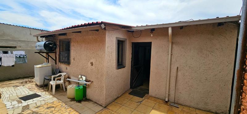5 Bedroom Property for Sale in Atteridgeville Gauteng