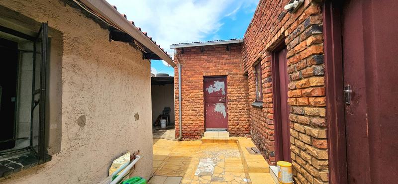 5 Bedroom Property for Sale in Atteridgeville Gauteng