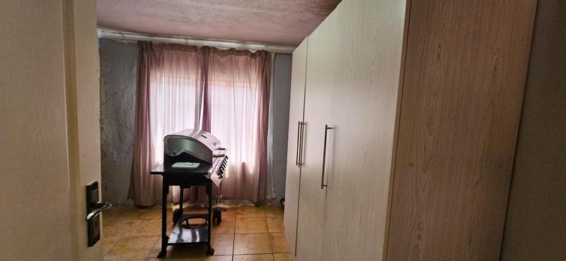 5 Bedroom Property for Sale in Atteridgeville Gauteng