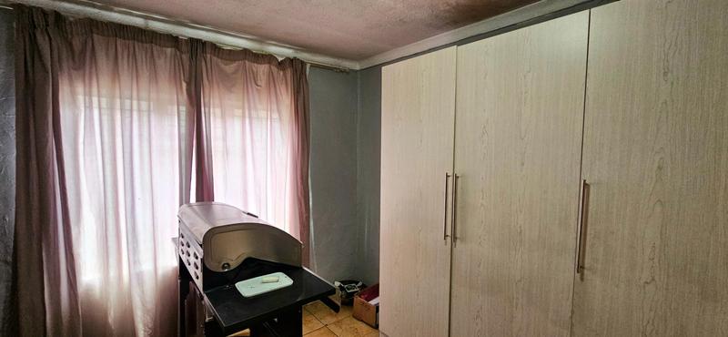 5 Bedroom Property for Sale in Atteridgeville Gauteng