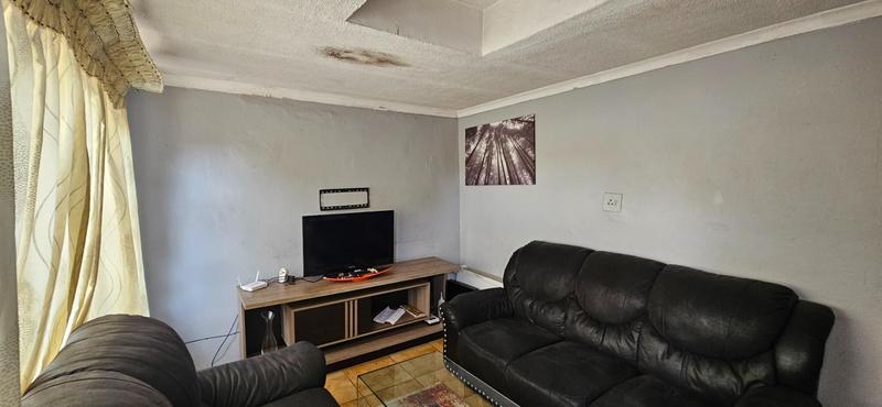 5 Bedroom Property for Sale in Atteridgeville Gauteng