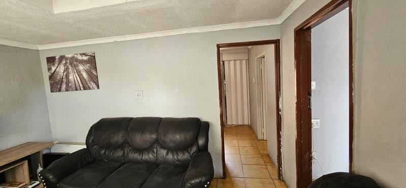 5 Bedroom Property for Sale in Atteridgeville Gauteng