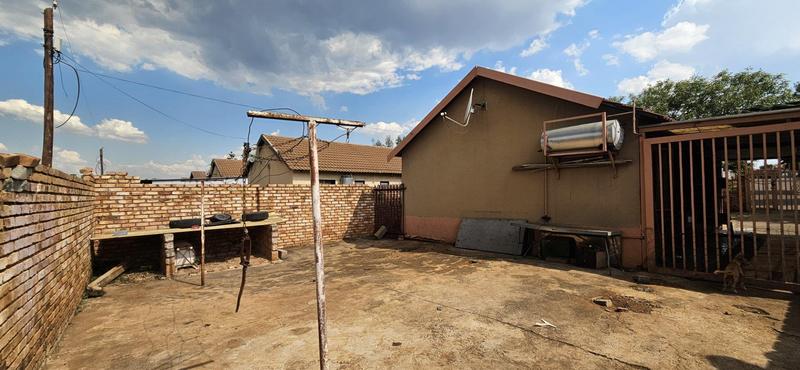 2 Bedroom Property for Sale in Lotus Gardens Gauteng
