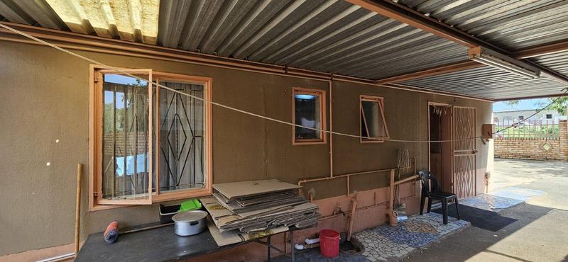 2 Bedroom Property for Sale in Lotus Gardens Gauteng