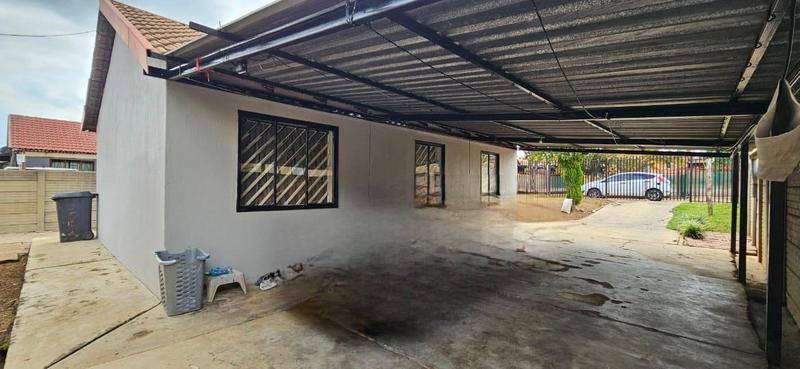 2 Bedroom Property for Sale in Lotus Gardens Gauteng