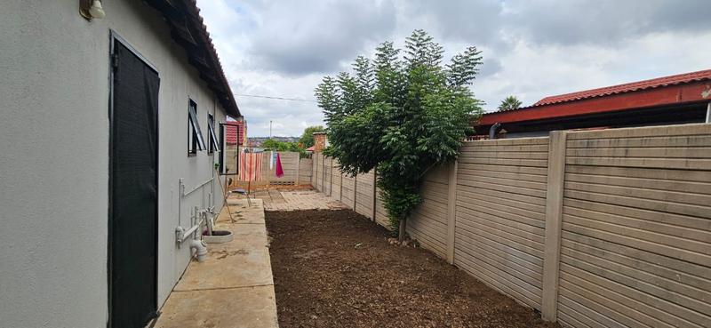 2 Bedroom Property for Sale in Lotus Gardens Gauteng