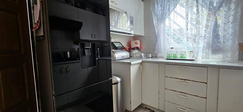 2 Bedroom Property for Sale in Lotus Gardens Gauteng