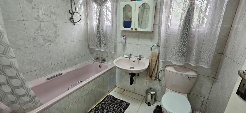 2 Bedroom Property for Sale in Lotus Gardens Gauteng