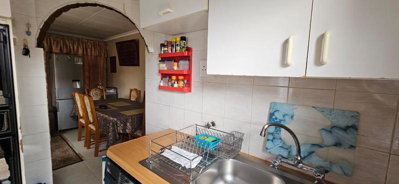 2 Bedroom Property for Sale in Lotus Gardens Gauteng