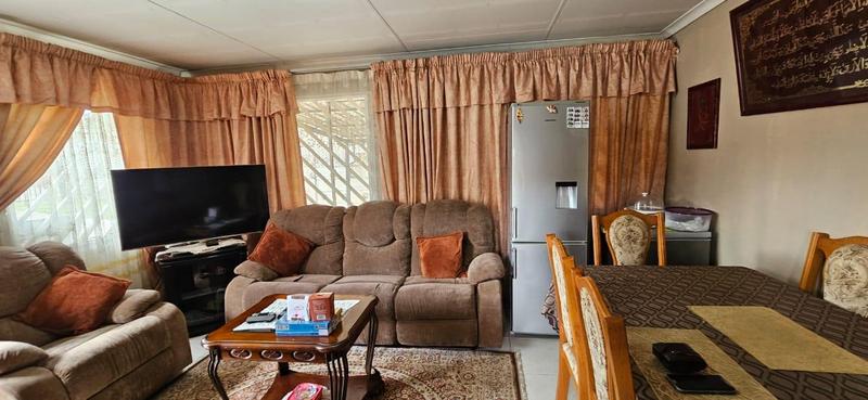 2 Bedroom Property for Sale in Lotus Gardens Gauteng