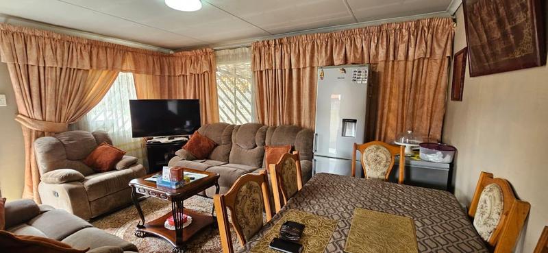2 Bedroom Property for Sale in Lotus Gardens Gauteng