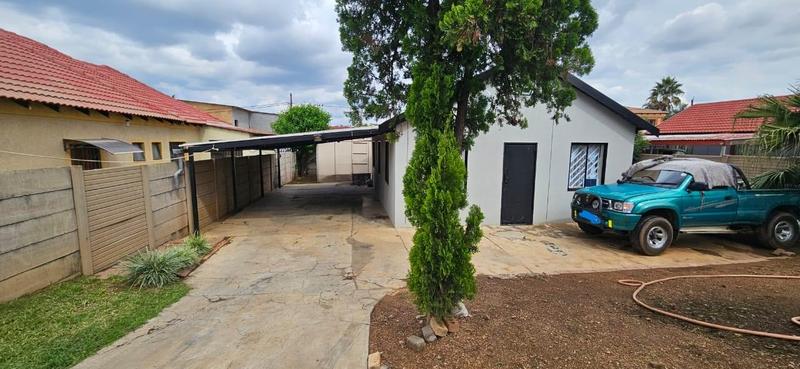 2 Bedroom Property for Sale in Lotus Gardens Gauteng