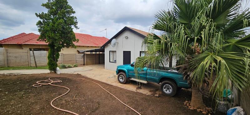 2 Bedroom Property for Sale in Lotus Gardens Gauteng
