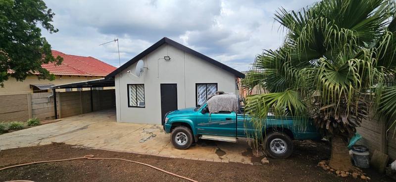 2 Bedroom Property for Sale in Lotus Gardens Gauteng