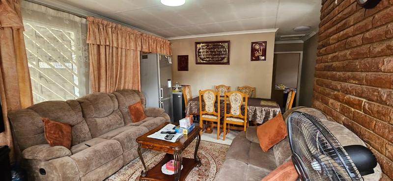 2 Bedroom Property for Sale in Lotus Gardens Gauteng