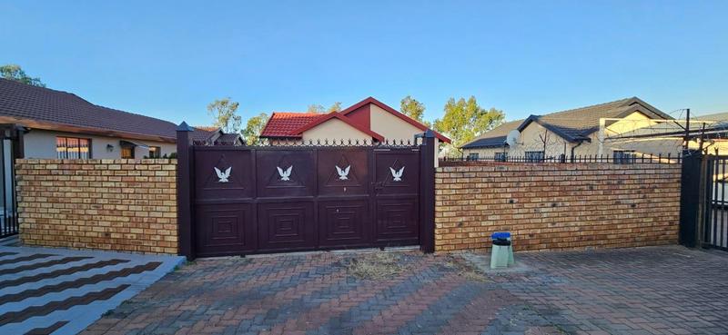 3 Bedroom Property for Sale in Lotus Gardens Gauteng