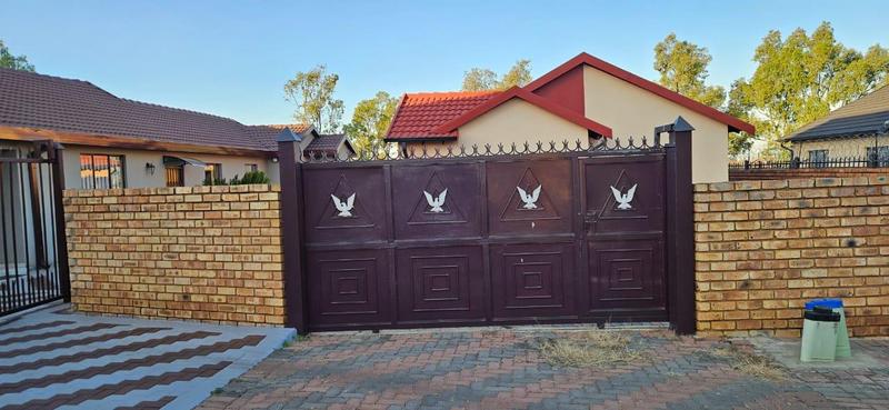 3 Bedroom Property for Sale in Lotus Gardens Gauteng