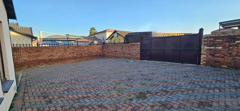 3 Bedroom Property for Sale in Lotus Gardens Gauteng