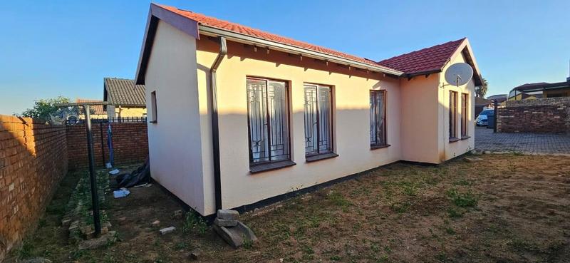 3 Bedroom Property for Sale in Lotus Gardens Gauteng