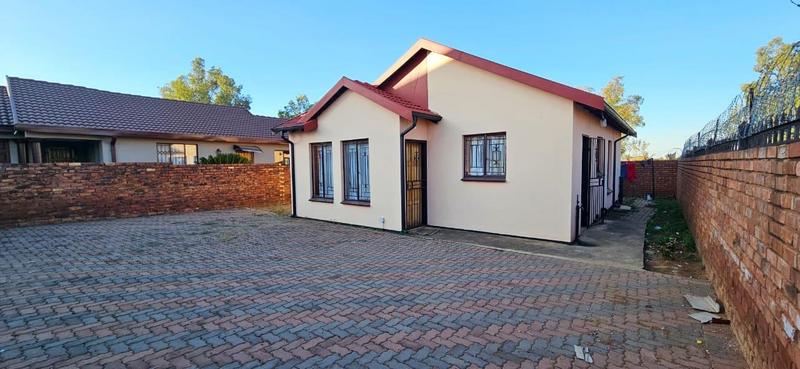 3 Bedroom Property for Sale in Lotus Gardens Gauteng