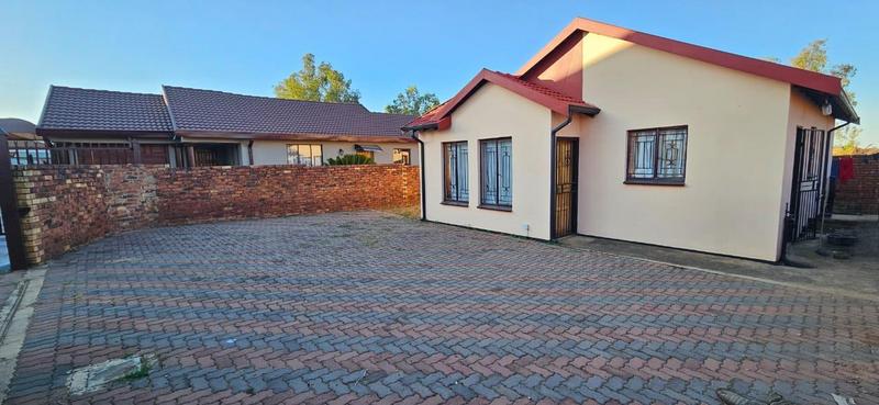 3 Bedroom Property for Sale in Lotus Gardens Gauteng