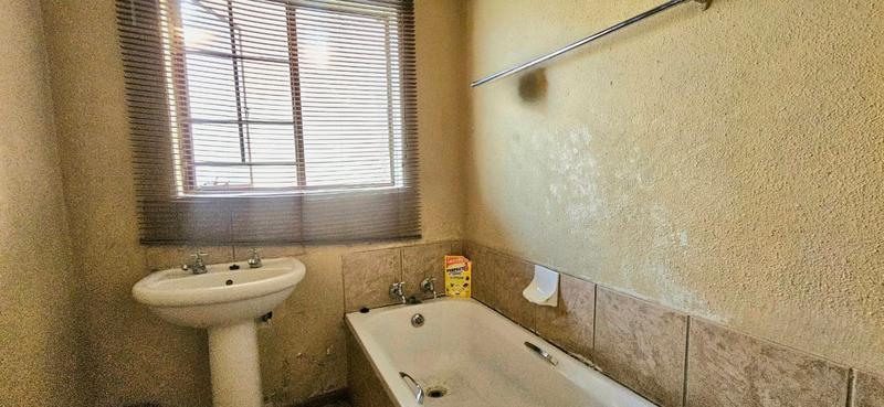 2 Bedroom Property for Sale in Lotus Gardens Gauteng