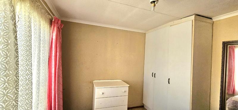 2 Bedroom Property for Sale in Lotus Gardens Gauteng