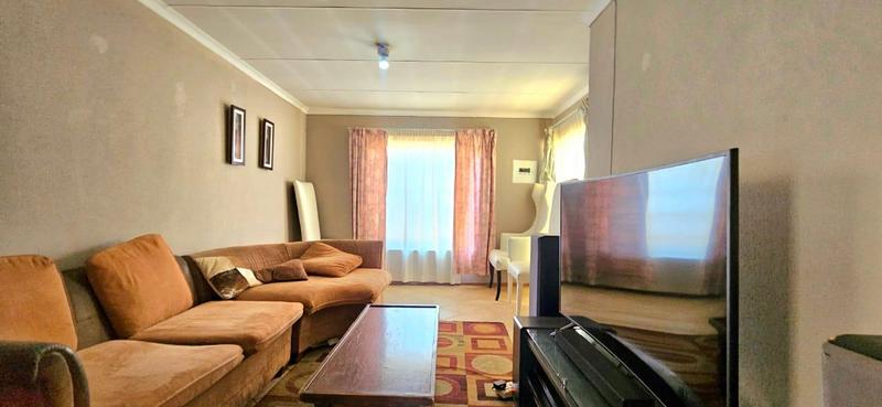 2 Bedroom Property for Sale in Lotus Gardens Gauteng